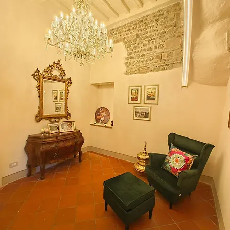 Il Balconcino Sull' Anfiteatro Lucca